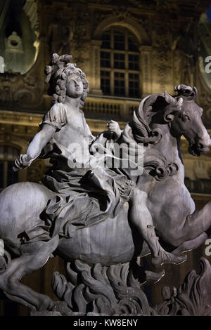 Frankreich, Paris (75), Statue von Louis XIV montiert als Römische, Louvre Innenhof Stockfoto