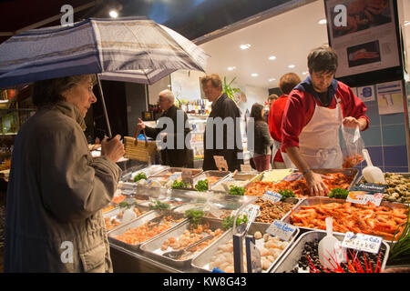 Fischmarkt in der rue Muffetard, Paris (75), Frankreich Stockfoto