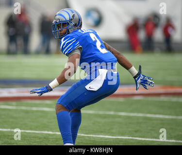 Dezember 30, 2017; Memphis, TN, USA; Memphis Tigers DB, TJ CARTER (2), kriecht in Aktion während der NCAA D1 Fußballspiel mit der Iowa State. Die Iowa Zustand-Wirbelstürme besiegten die Memphis Tigers, 21-20, in der Auto Zone Liberty Bowl. Kevin Langley/CSM Stockfoto