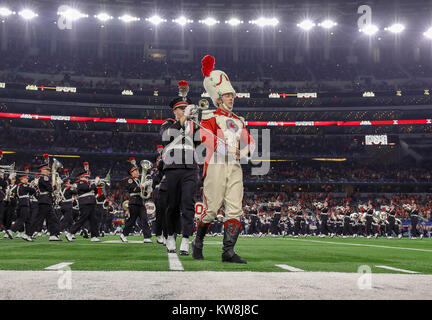 Arlington, TX, USA. 29 Dez, 2017. Die Ohio State Buckeyes Band während der Goodyear Baumwollschüssel Klassiker zwischen den USC Trojans und die Ohio State Buckeyes bei AT&T Stadium in Arlington, TX. John Glaser/CSM/Alamy leben Nachrichten Stockfoto