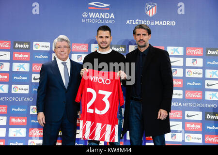 Madrid, Spanien. 31. Dezember, 2017. Vitolo bei seiner Präsentation als neuer Spieler von Atletico de Madrid am Wanda Metropolitano Stadion in Madrid, Spanien, 31. Dezember 2017. Credit: Gtres Información más Comuniación auf Linie, S.L./Alamy leben Nachrichten Stockfoto