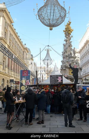 Wien, Österreich, 31. Dezember 2017. Am letzten Tag des Jahres können die Gäste ein attraktives Unterhaltungsprogramm auf elf Stufen und Positionen vom Nachmittag finden. 600.000 nationale und internationale Gäste werden von diesem lebendigen und attraktiven Angebot jedes Jahr verzaubert. Quelle: Franz Perc/Alamy leben Nachrichten Stockfoto