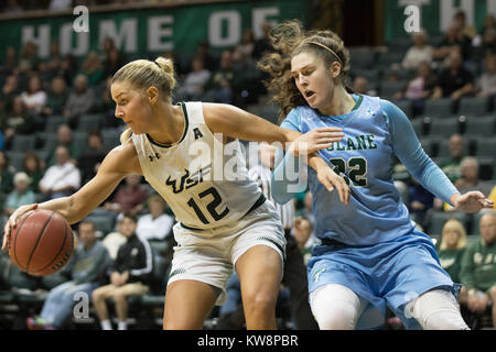 Tampa, Florida, USA. 31 Dez, 2017. Dezember 31, 2017 - Tampa, Florida, South Florida freuen MARIA JESPERSEN Schlachten gegen die Tulane MEREDITH SCHULTE. Credit: Steven Muncie/ZUMA Draht/Alamy leben Nachrichten Stockfoto