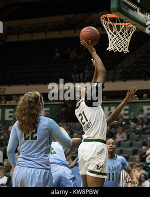 Tampa, Florida, USA. 31 Dez, 2017. Dezember 31, 2017 - Tampa, Florida, South Florida Vorwärts SHAE LEVERETT legt den Ball gegen Tulane im Sun Dome. Credit: Steven Muncie/ZUMA Draht/Alamy leben Nachrichten Stockfoto