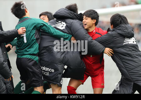 Saitama, Japan. 31 Dez, 2017. Shohei team Gruppe Fußball: 96th All Japan High School Soccer Turnier zwischen Shohe 1-1 Hiroshima Minami in NACK 5 Stadion Omiya in Saitama, Japan. Credit: yohei Osada/LBA SPORT/Alamy leben Nachrichten Stockfoto