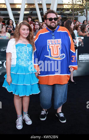 LOS ANGELES, CA - JUNI 24: Kevin Smith Harley Quinn Smith kommt bei der Premiere von Los Angeles 'The Twilight Saga: Eclipse' im Regal 14 in LA Live Downtown am 24. Juni 2010 in Los Angeles, Kalifornien, an. Personen: Kevin Smith Harley Quinn Smith Transmission Ref: MNC Stockfoto