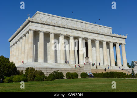 Äußere des Lincoln Memorial, Washington DC, USA auf einem hellen, sonnigen Tag mit blauen Himmel Stockfoto