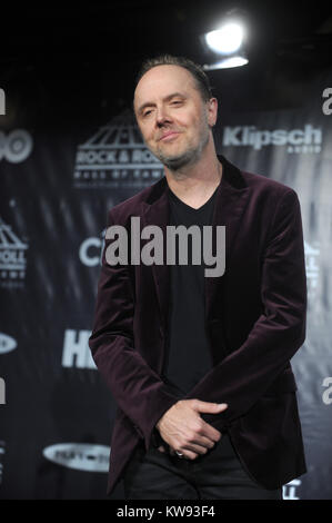 NEW YORK, NEW YORK - April 08: (EMBARGO BIS 16.04.2016) Musiker Lars Ulrich von Metallica stellt in der Presse Zimmer auf der 31. jährlichen Rock And Roll Hall Of Fame Induction Ceremony bei Barclays Center von Brooklyn am 8. April 2016 in New York City. Personen: Lars Ulrich Stockfoto