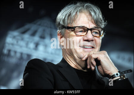 NEW YORK, NEW YORK - April 08: (EMBARGO BIS 16.04.2016) Musiker Lars Ulrich von Metallica stellt in der Presse Zimmer auf der 31. jährlichen Rock And Roll Hall Of Fame Induction Ceremony bei Barclays Center von Brooklyn am 8. April 2016 in New York City. Menschen: Steve Miller Stockfoto