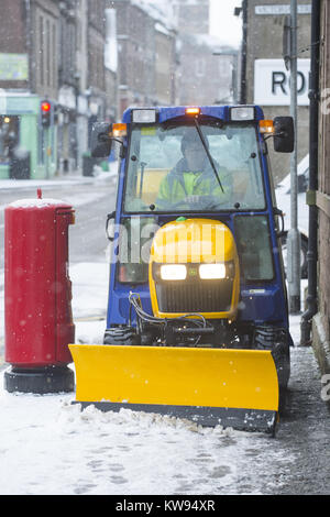 Norden Schottlands wird durch Schnee und Temperaturen unter dem Gefrierpunkt als Schnee schlagen eintrifft, so weit südlich wie Montrose Mit: Menschen in Montrose Wo: Montrose, Großbritannien Wann: 30 Aug 2017 Quelle: Euan Kirsche/WENN.com Stockfoto