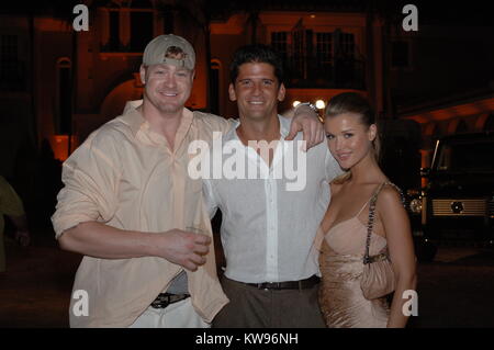 INDIAN CREEK, FL. Januar 21: NY Riese Jeremy Shockey zusammen mit Freunden Jeremy Shockey, Joanna Krupa, Wayne Boich bei 12 Texas des 2. jährlichen Dewar Hold'em Poker Turnier. Von Alex Rodriguez, DEWAR'S 12 und Boys & Girls Clubs in Miami gehostet werden. Januar 21, 2006 in Indian Creek, Florida Personen: Jeremy Shockey Stockfoto
