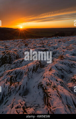 Schneebedeckte alte Winchester Hill, South Downs National Park, Hampshire, England, South UK Stockfoto