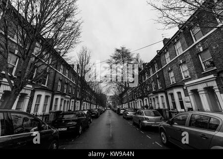 Anzeigen von Reihenhäusern in Larcom Street, Walworth, Southwark. Stockfoto