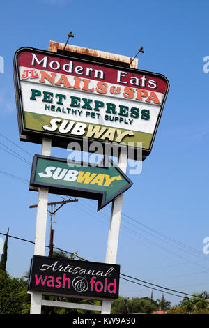 Shopping mall Werbung sign lokale Geschäfte auf Glendale Boulevard im Silver Lake Gegend von Los Angeles, Kalifornien, KATHY DEWITT Stockfoto