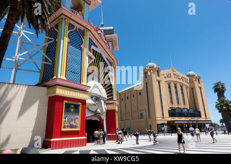 St Kilda, außerhalb der Luna Park und die berühmte Palias Theater Stockfoto