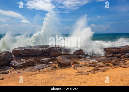 Küste im Yala-Nationalpark Sri Lankas am Indischen Ozean Stockfoto
