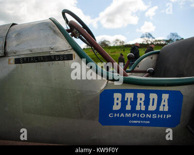 Alte Studien Auto mit original BTRDA Meisterschaft Aufkleber auf das Auto so aussieht, wie er von Stirling Moss berühmten GP Fahrer verwendet wurde. Stockfoto