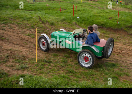 Canon Studien Auto auf einer historischen sportliche Auto Trial bei Long Compton England konkurrieren Stockfoto