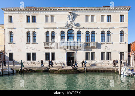 Außenansicht des Murano Glass Museum, das Museo Del Vetro, Murano, Venedig, Venetien, Italien Stockfoto