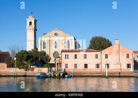 Chiesa di Santa Maria degli Angeli, die Insel Murano, Venedig, Venetien, Italien relfected in den Kanal an einem sonnigen Tag Stockfoto