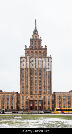 Die Akademie der Wissenschaften Gebäude in der Stadt Riga, der Hauptstadt Lettlands. Das Gebäude wurde zwischen 1953 und 1956 gebaut. Stockfoto