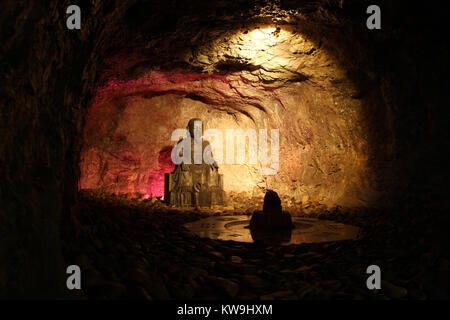 Buddha im Inneren Frieden Höhle in Guilin, China Stockfoto