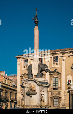 Der Elefant (Catania Emblem) auf dem Hauptplatz der Stadt. Catania, Sizilien, Italien. Stockfoto