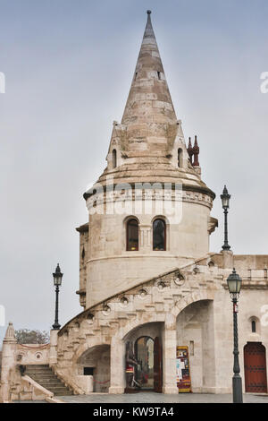 BUDAPEST, Ungarn - 20. FEBRUAR 2016: Turm von Fisherman's Bastion in Budapest, Ungarn Stockfoto