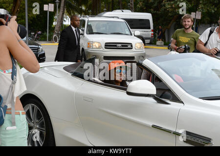 SMG Dwyane Wade Gabrielle Union FLXX Lunch Miami 022514 47.JPG MIAMI BEACH, FL - FEBRUAR 26: Miami Heat Star Dwyane Wade und seine Verlobte "Being Mary Jane" Star Gabrielle Union wurde heute beim Mittagessen in Miami am 26. Februar 2014 in Miami Beach, Florida. (Foto Von Storms Media Group) Personen: Dwyane Wade Gabrielle Union Stockfoto