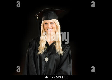 ORLANDO, FL - 10. Mai: Elin Nordegren erhält die Hamilton Holt hervorragenden älteren Award für die Klasse von 2014 während ihrer Staffelung von Rollins College am 10. Mai 2014 in Orlando, Florida: Elin Nordegren Stockfoto