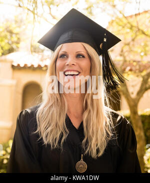 ORLANDO, FL - 10. Mai: Elin Nordegren erhält die Hamilton Holt hervorragenden älteren Award für die Klasse von 2014 während ihrer Staffelung von Rollins College am 10. Mai 2014 in Orlando, Florida: Elin Nordegren Stockfoto