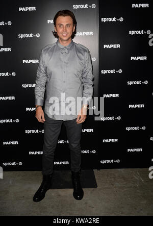 MIAMI BEACH, FL - Dezember 04: Jonathan Cheban nimmt Papier Magazin, Sprießen von HP & DKNY brechen die Internet Freigabe erteilen an 1111 Lincoln Road am 4. Dezember 2014 in Miami Beach, Florida. Personen: Jonathan Cheban Stockfoto