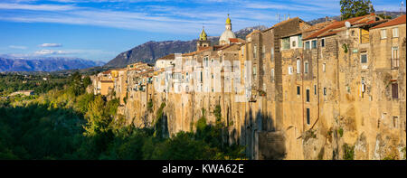 Beeindruckende Sant Agata de Goten Dorf, Panoramaaussicht, Kampanien, Italien. Stockfoto