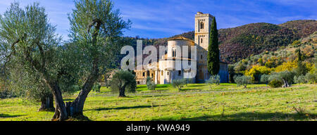 Beeindruckende Sant'Antimo Kloster, in der Nähe von Montalcino, Toskana, Italien. Stockfoto