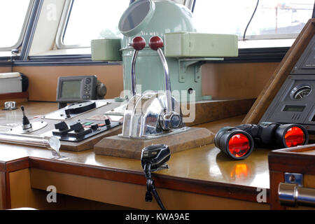 Steuergerät des Schiffs für das Schlepper-Boot auf Steuerbord Stockfoto