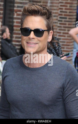 NEW YORK, NEW YORK - April 08: Schauspieler Rob Lowe verlässt die "Late Show mit David Letterman "taping im Ed Sullivan Theater am 8. April 2014 in New York City. Personen: Rob Lowe Stockfoto