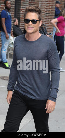 NEW YORK, NEW YORK - April 08: Schauspieler Rob Lowe verlässt die "Late Show mit David Letterman "taping im Ed Sullivan Theater am 8. April 2014 in New York City. Personen: Rob Lowe Stockfoto