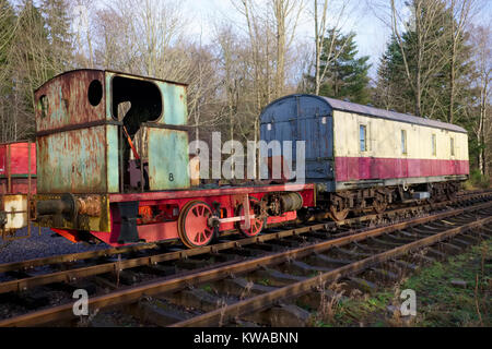 Alte Dampfmaschine Zug am Bahnhof auf der Schiene Crathes, Banchory Stockfoto