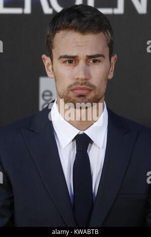 MADRID, Spanien - April 03: Theo James, Shailene Woodley und Neil Burger "ivergent" Premiere Callao Kino besuchen am 3. April 2014 in Madrid, Spanien Personen: Theo James Stockfoto