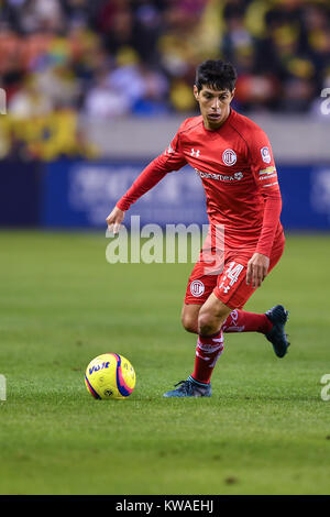 Dez 30, 2017: Toluca Mittelfeldspieler Pablo Barrientos (24), die in Aktion während der Tour Ãguila Fußballspiel zwischen Toluca und Verein Amerika bei BBVA Compass Stadion in Houston, TX. Chris Brown/CSM Stockfoto