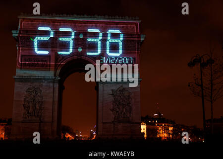 Paris, Frankreich. 31 Dez, 2017. Das Video Show auf der Triumphbogen für das neue Jahr voraussichtlich am 31. Dezember 2017 in Paris, Frankreich. Quelle: Bernard Menigault/Alamy leben Nachrichten Stockfoto