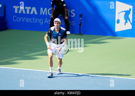 Pune, Indien. 1. Januar 2018. Michail Kukushkin von Kasachstan in Aktion in der ersten Runde von Tata Open Maharashtra am Mahalunge Balewadi Tennis Stadium in Pune, Indien. Credit: karunesh Johri/Alamy Leben Nachrichten. Stockfoto