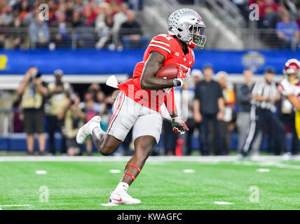 Dezember 29, 2017: Ohio State Buckeyes wide receiver Parris Campbell (21) Während der Baumwollschüssel NCAA Football Spiel zwischen den USC Trojans und die Ohio State Buckeyes bei AT&T Stadium in Arlington, TX Ohio State besiegt USC 24-7 Albert Pena/CSM Stockfoto