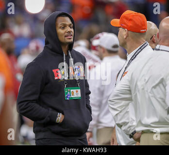 New Orleans, LA, USA. 1 Jan, 2018. Ehemalige Clemson Tiger quarterback Deshaun Watson vor Beginn der Allstate Sugar Bowl zwischen die Alabama Crimson Tide und die Clemson Tiger im Mercedes-Benz Superdome in New Orleans, La. John Glaser/CSM/Alamy leben Nachrichten Stockfoto