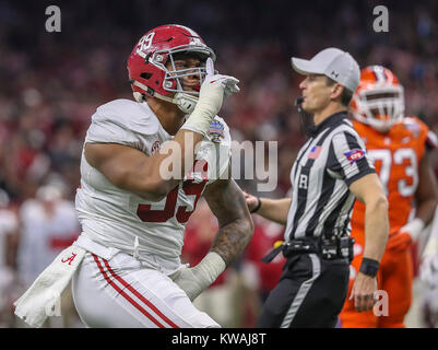 New Orleans, LA, USA. 1 Jan, 2018. Alabama Crimson Tide defensive lineman Raekwon Davis (99) feiert nach einem Sack im ersten Quartal während der Allstate Sugar Bowl zwischen die Alabama Crimson Tide und die Clemson Tiger im Mercedes-Benz Superdome in New Orleans, La. John Glaser/CSM/Alamy leben Nachrichten Stockfoto