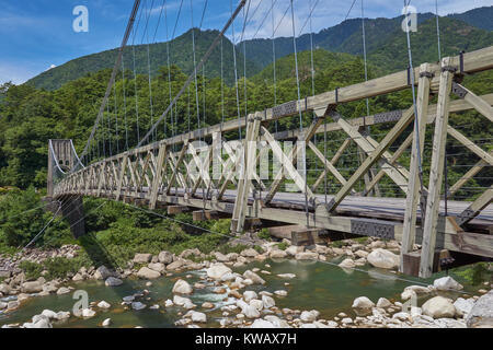 Historische Holz- Tosuke Hängebrücke Nagiso, auf der Nakasendo Trail - Präfektur Nagano, Honshu, Japan Stockfoto