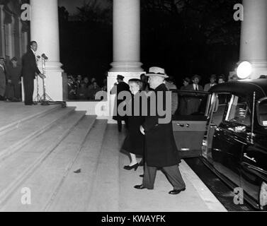 Präsident Harry S. Truman und der First Lady Bess Truman zurück zum Weißen Haus, Washington, D.C, 27. März 1952. Stockfoto