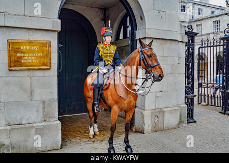 Pferd Leibwächter außerhalb von Whitehall, London, England. Stockfoto