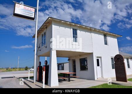 Hydro, Oklahoma - 20. Juli 2017: Lucille's Service Station, eine klassische und historische Tankstelle entlang der Route 66 in der Nähe von Hydro, Oklahoma. Stockfoto