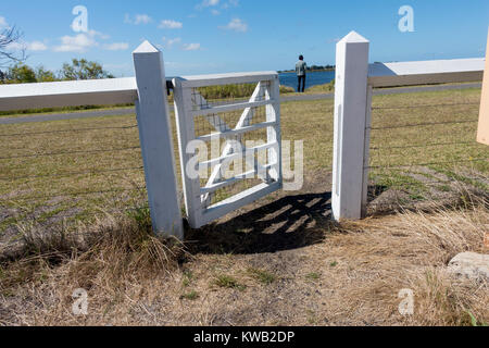 Küsten Zug der Linie mit Tor zum Ozean. Queenscliff, Victoria Stockfoto